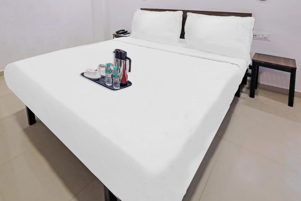 Hotel Gokul Solitaire, Surat Bhatha Exterior foto